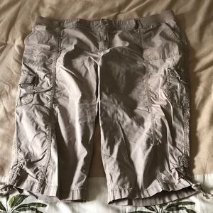 Super Cute Capri Pants Beige